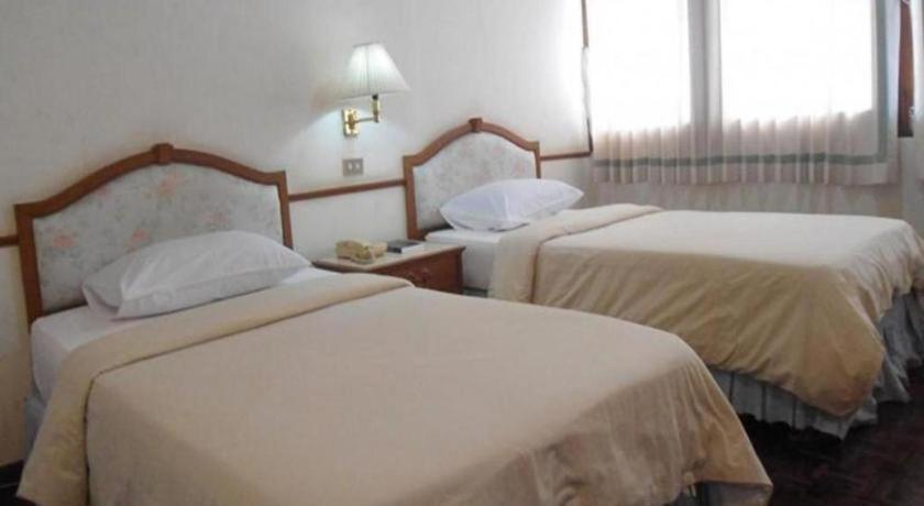Ubon Hotel Убонратчатхані Екстер'єр фото