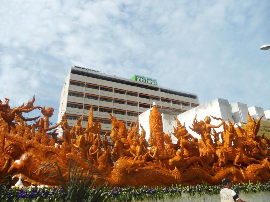 Ubon Hotel Убонратчатхані Екстер'єр фото