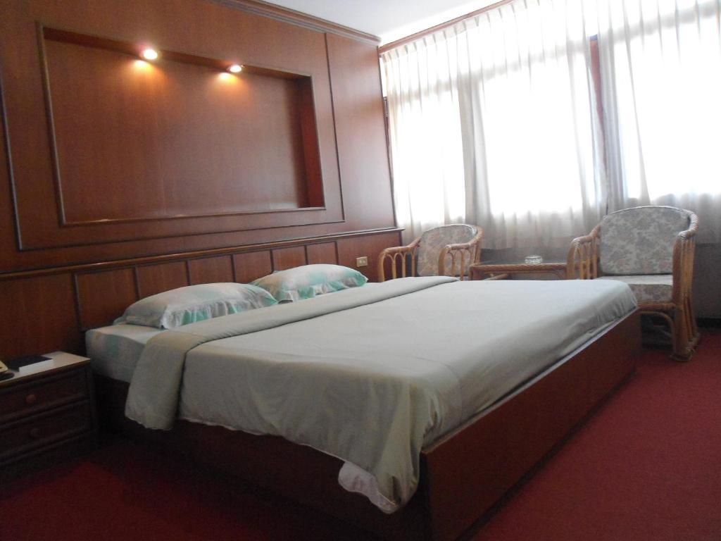 Ubon Hotel Убонратчатхані Екстер'єр фото